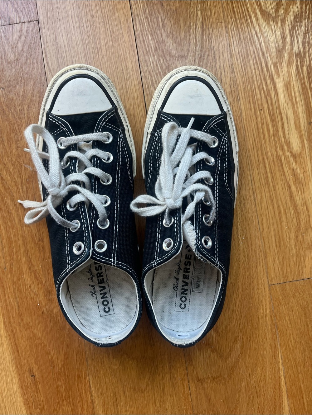 Converse Chuck Taylor Low-Top Canvas Sneakers in Black size 8